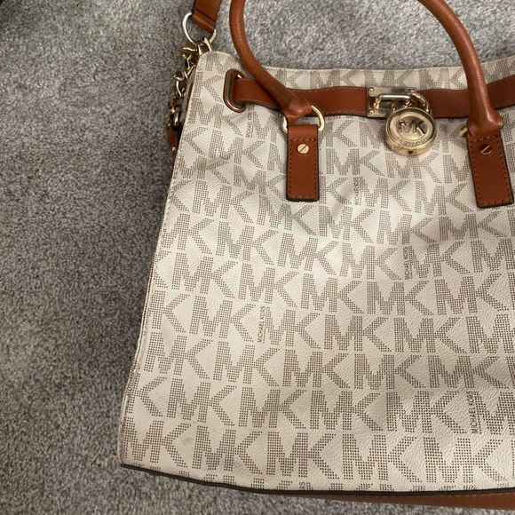 Michael Kors | Vanilla Hamilton Purse - Picture 5 of 8